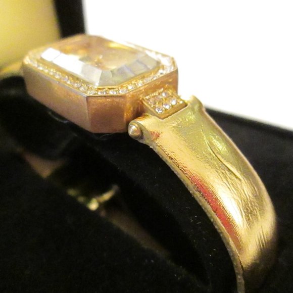 ELIZABETH TAYLOR WHITE DIAMONDS RECTANGLE GOLD WATCH – NWT - Picture 5 of 9